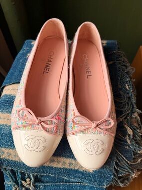 CHANEL Pink Tweed & White Patent Ballet Flats